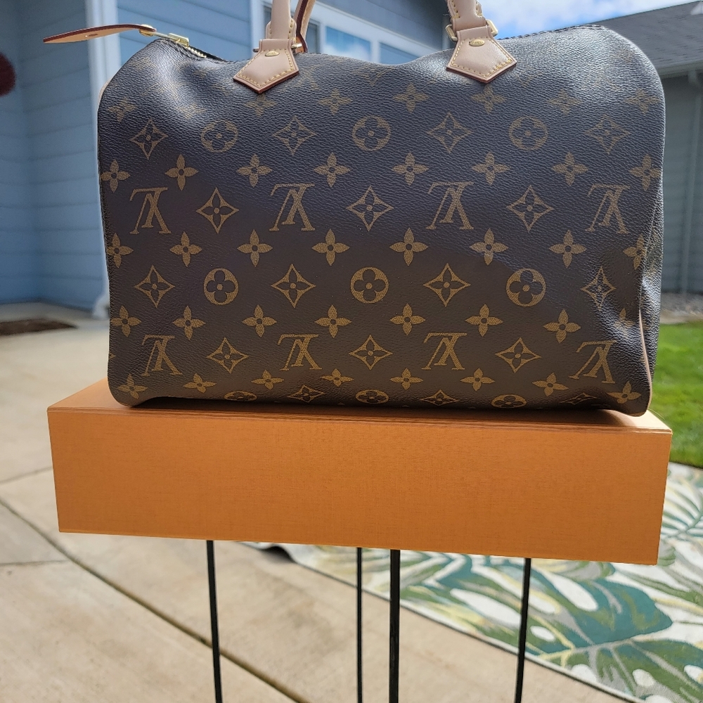 Louis Vuitton Speedy 30